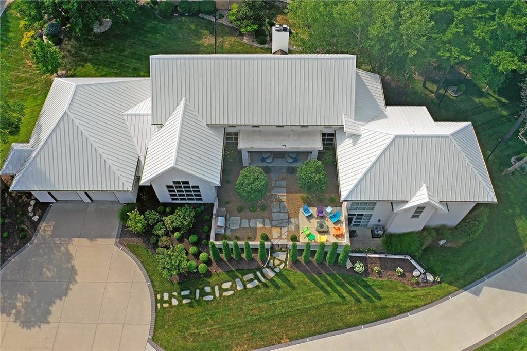 6949 Watson's Country Lane Property Photo 4