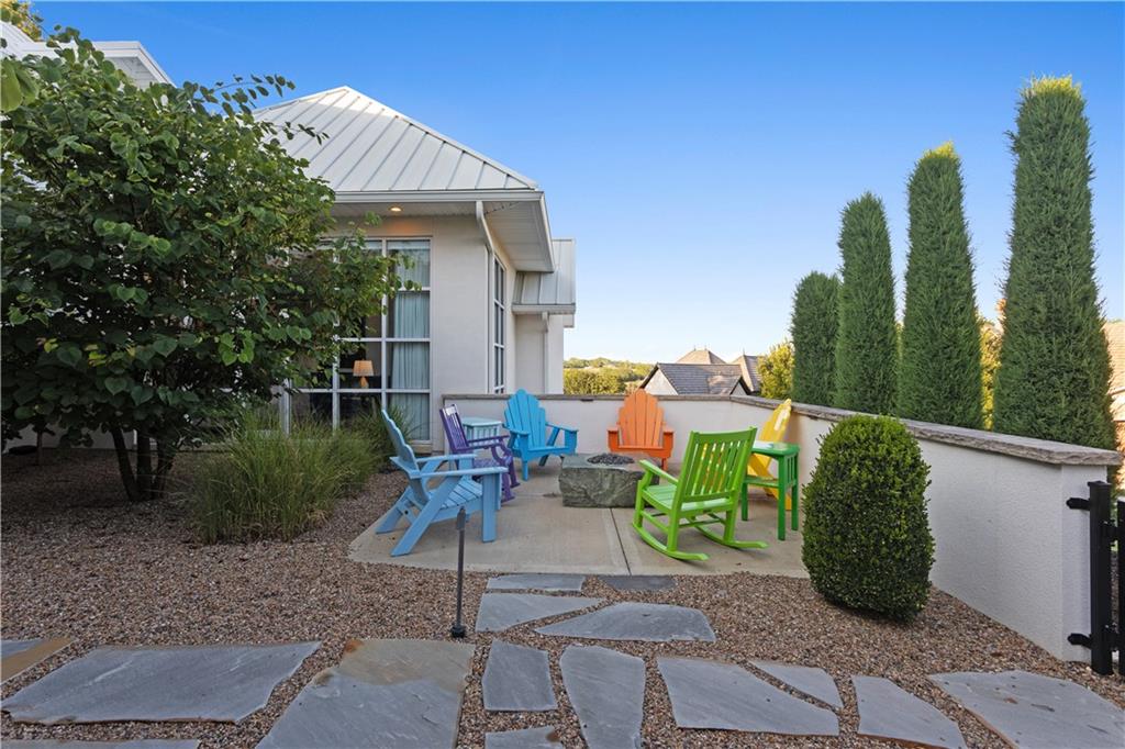 6949 Watson's Country Lane Property Photo 6