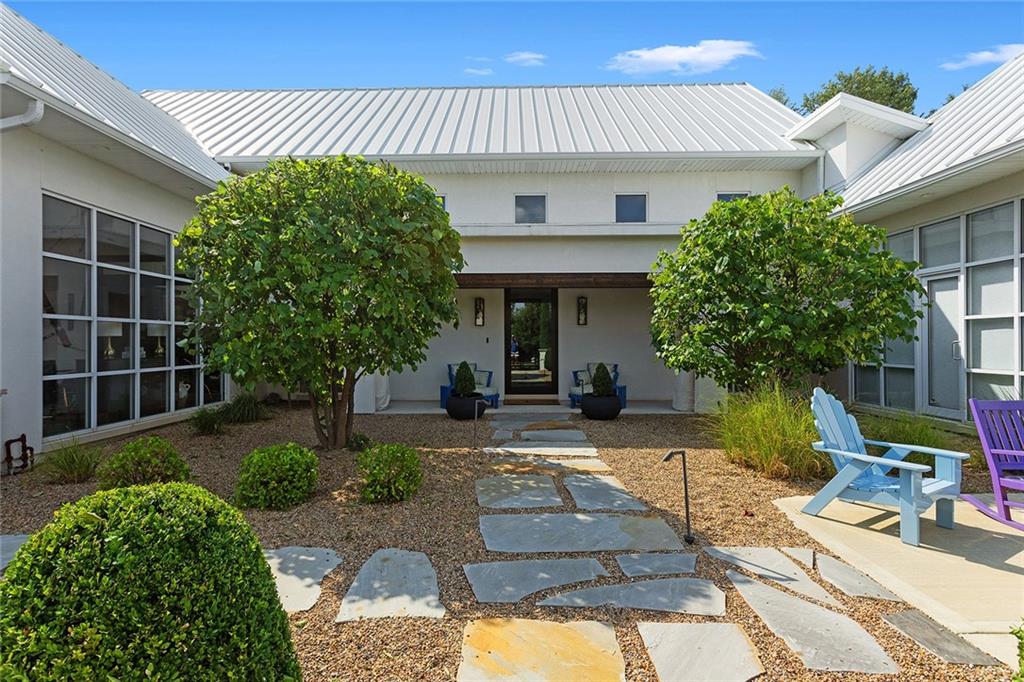 6949 Watson's Country Lane Property Photo 7