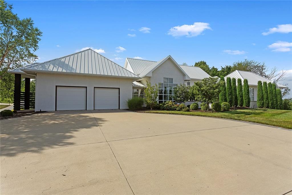 6949 Watson's Country Lane Property Photo 9