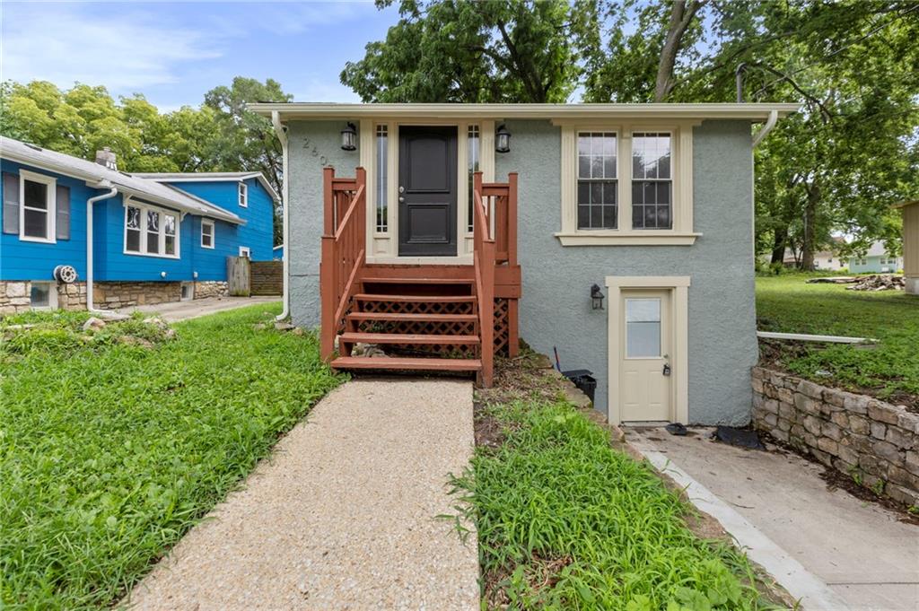 2609 W 45 Avenue Property Photo 1