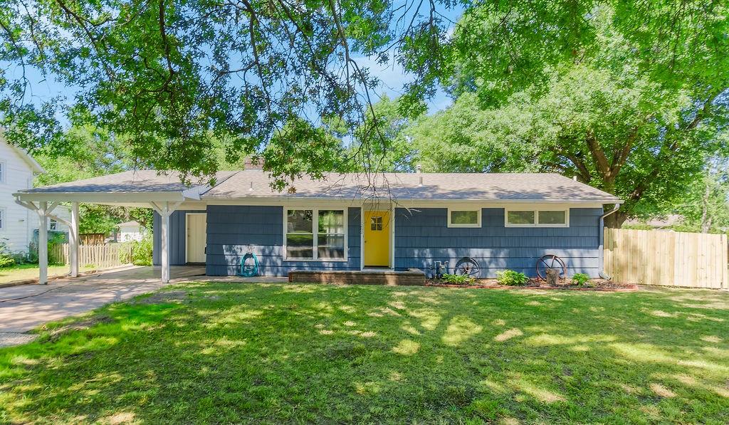 1202 S Willow Street Property Photo 1