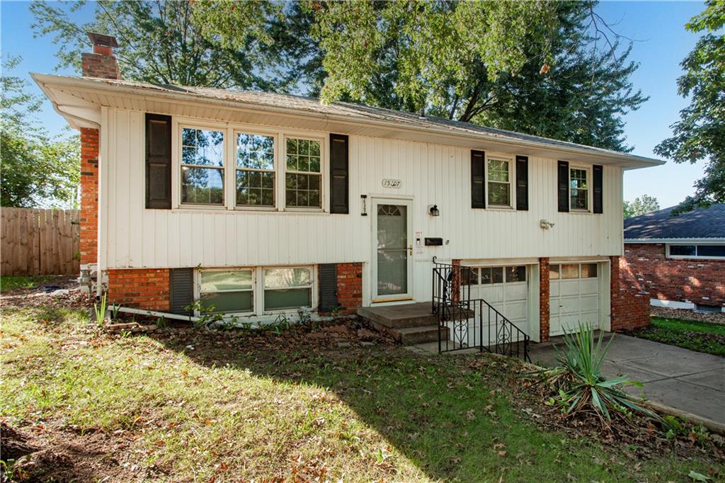 15307 E 44th Terrace Property Photo 3