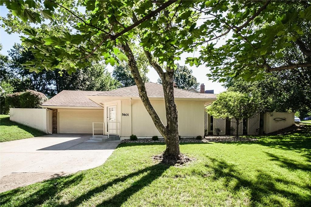 5601 Nw Platte Purchase Drive Property Photo 1