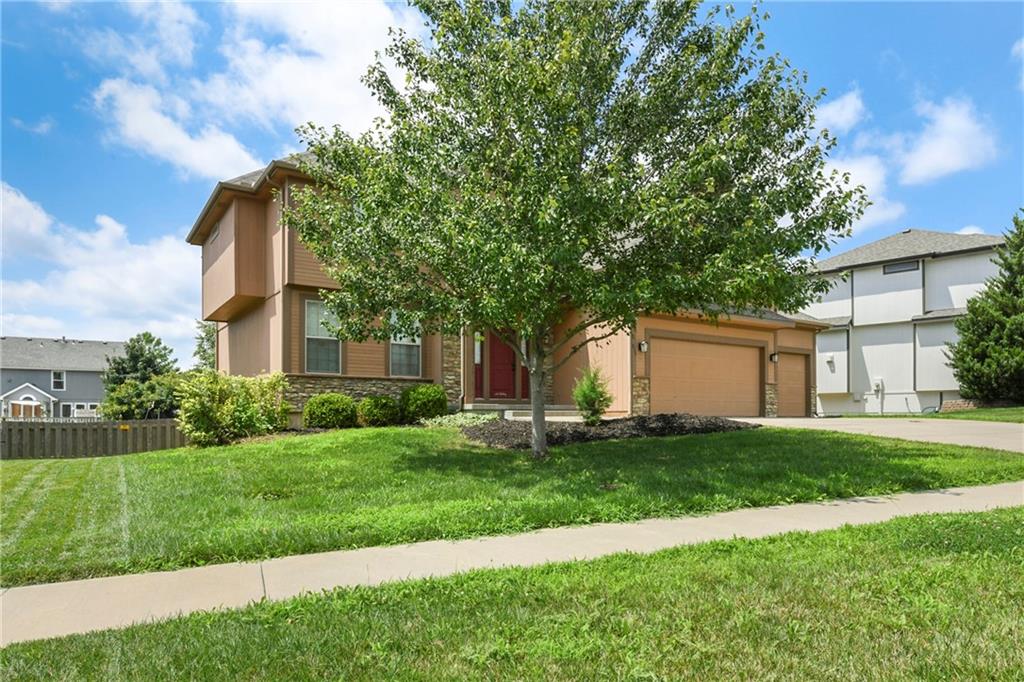 833 Rock Creek Drive Property Photo 3