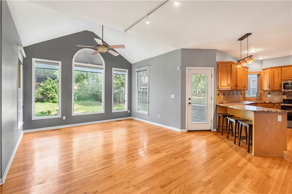 11415 Oakview Drive Property Photo 7