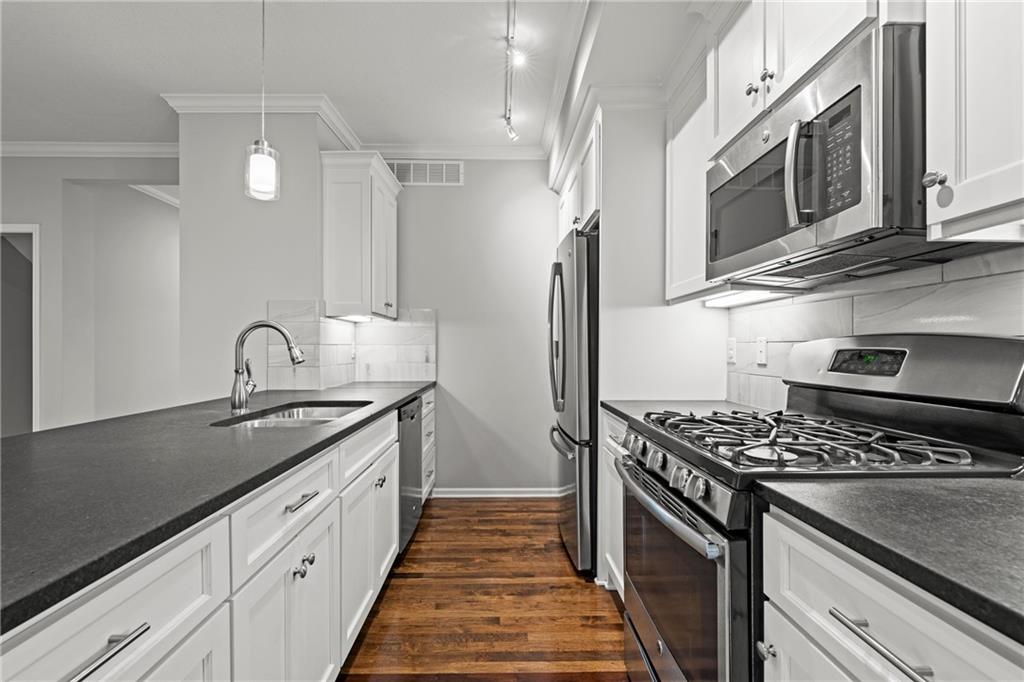 4450 Summit Street Property Photo 13