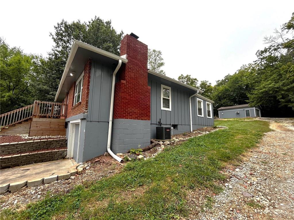 2902 S Broadway Street Property Photo 5