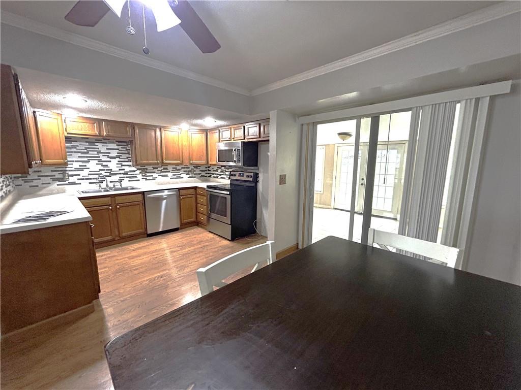 2902 S Broadway Street Property Photo 9