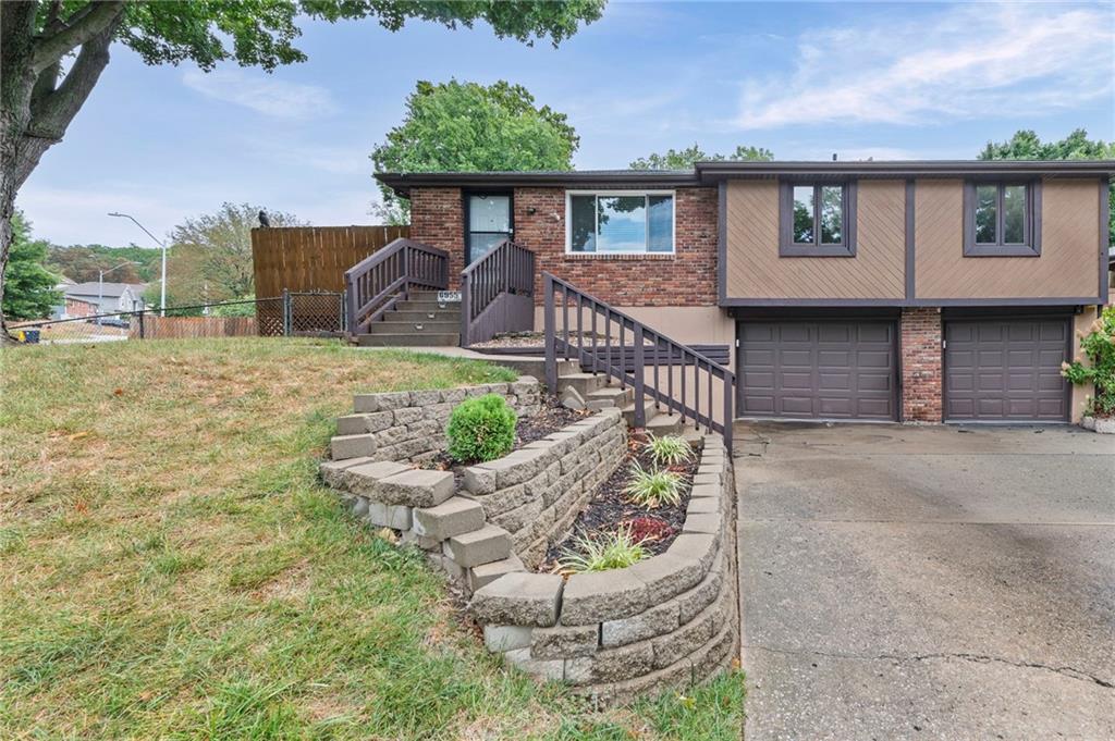 6955 N Liberty Street Property Photo 3