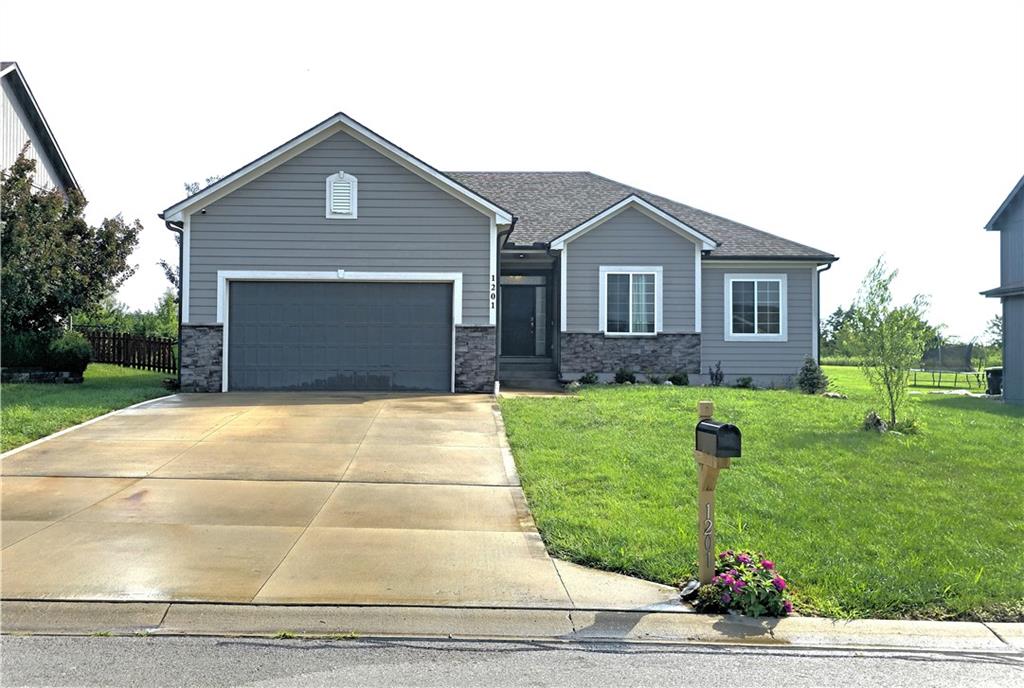 1201 Mesa Drive Property Photo 1