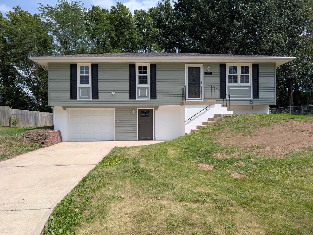 2205 S Owing Street Property Photo 1