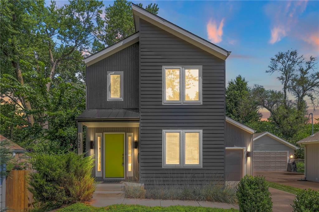 102 E 81st Street Property Photo 1