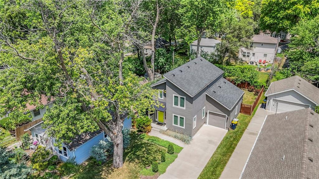 102 E 81st Street Property Photo 2