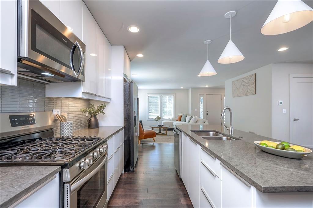 102 E 81st Street Property Photo 3