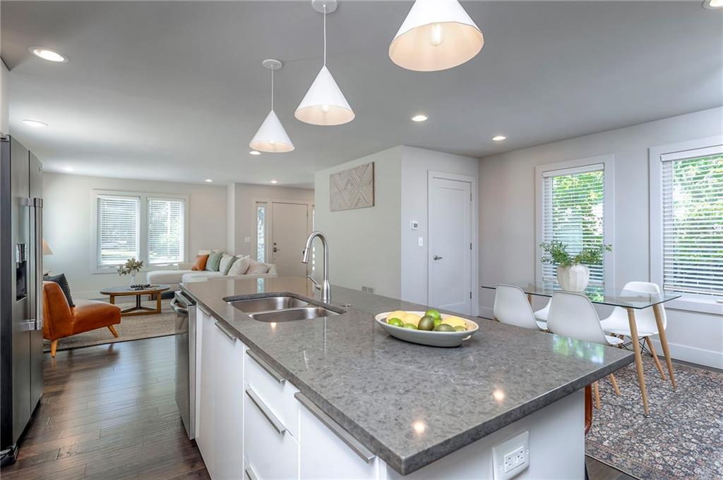 102 E 81st Street Property Photo 4