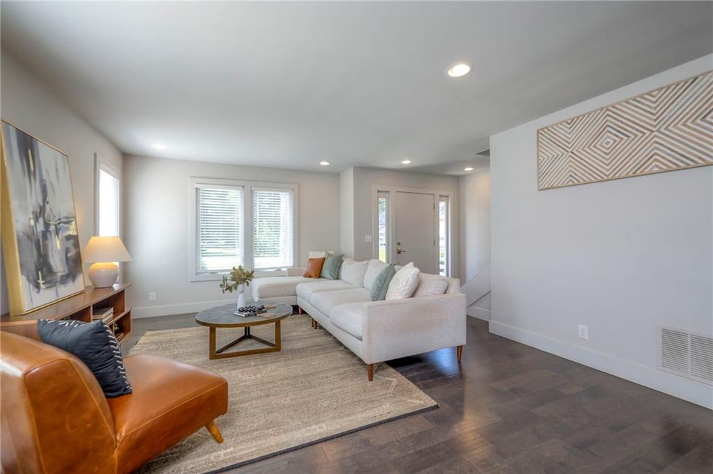 102 E 81st Street Property Photo 5