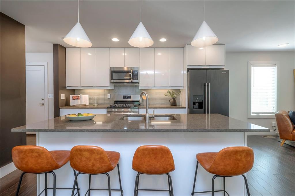 102 E 81st Street Property Photo 11