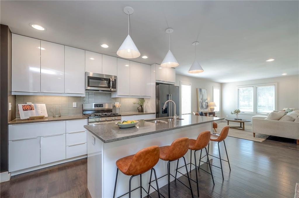 102 E 81st Street Property Photo 16