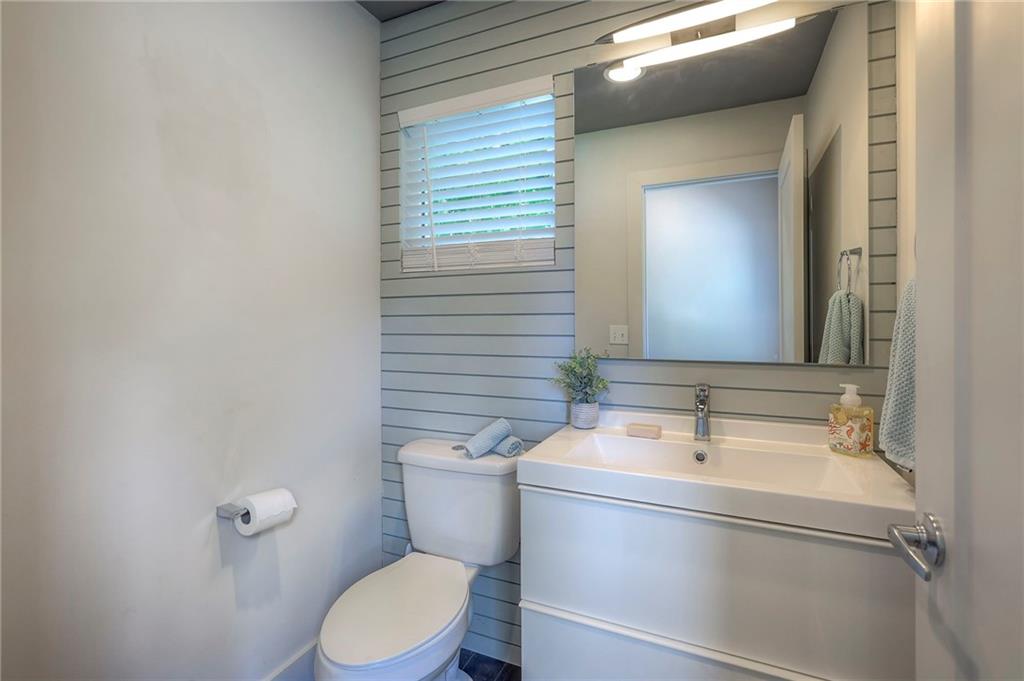 102 E 81st Street Property Photo 19