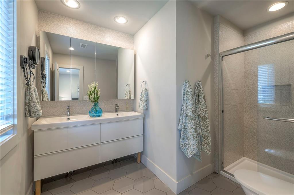 102 E 81st Street Property Photo 22