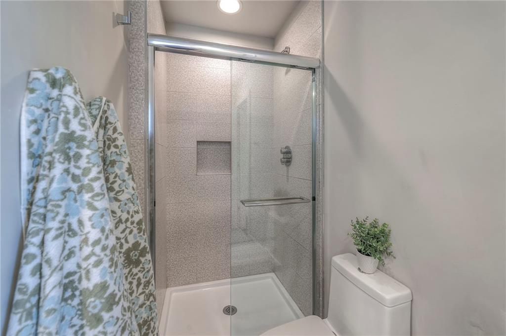 102 E 81st Street Property Photo 23