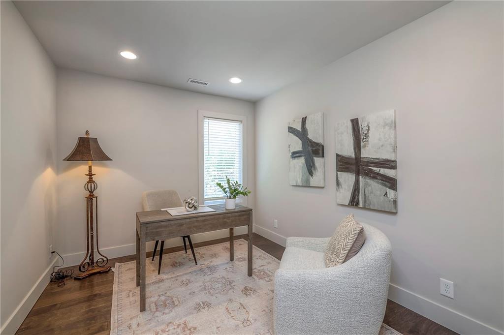 102 E 81st Street Property Photo 25