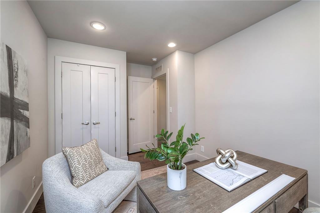 102 E 81st Street Property Photo 26