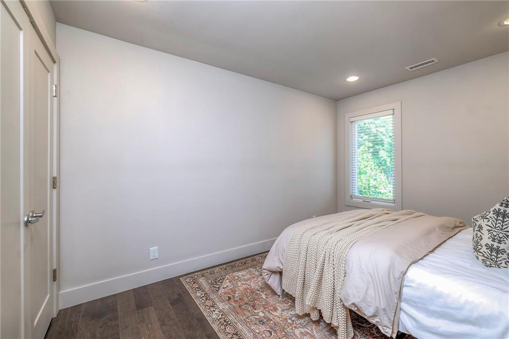 102 E 81st Street Property Photo 27