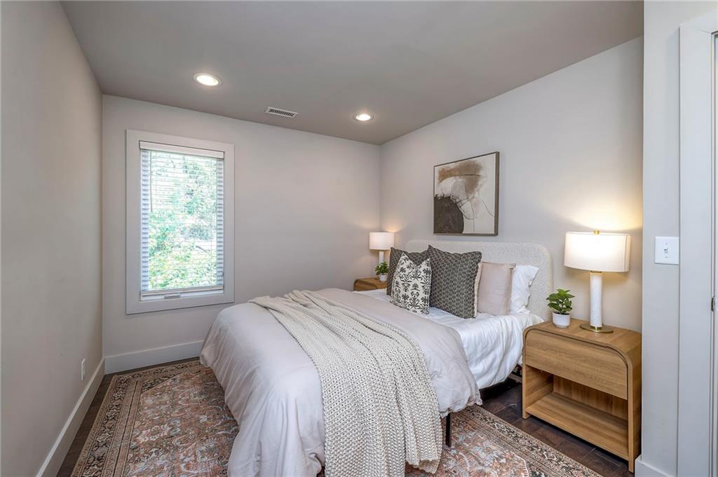 102 E 81st Street Property Photo 28