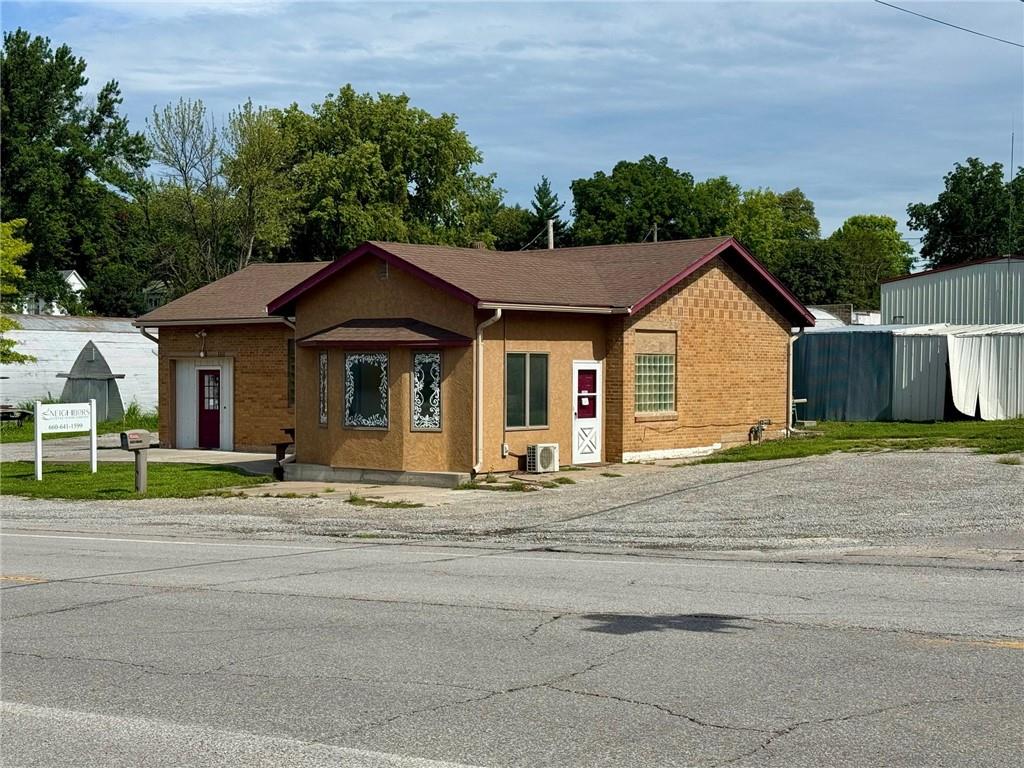 101 W Walnut Street Property Photo 3
