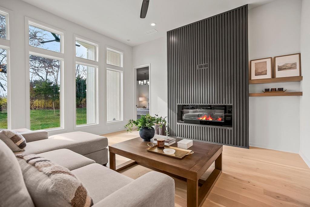 18221 W 168th Terrace Property Photo 3