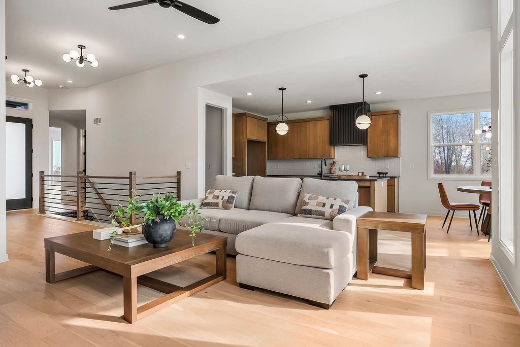 18221 W 168th Terrace Property Photo 4