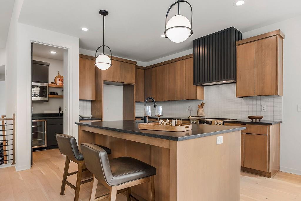 18221 W 168th Terrace Property Photo 7