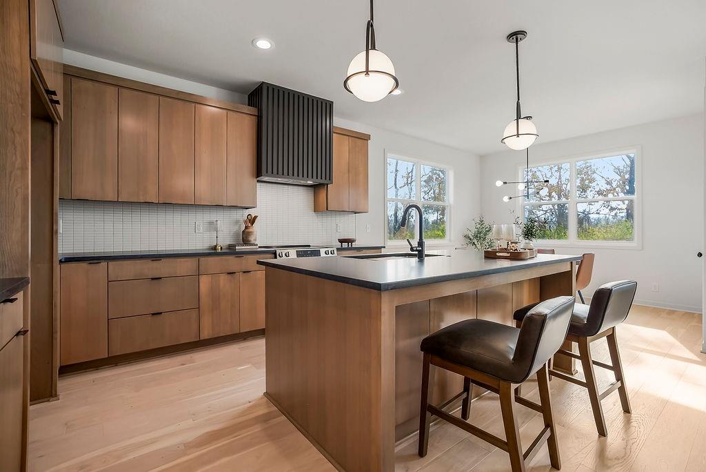 18221 W 168th Terrace Property Photo 8