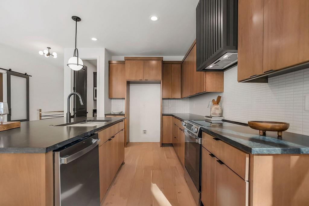 18221 W 168th Terrace Property Photo 13