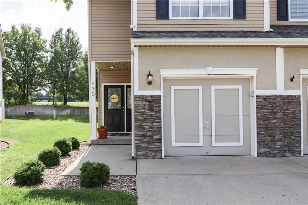 630 Sw Shadow Glen Court Property Photo 2