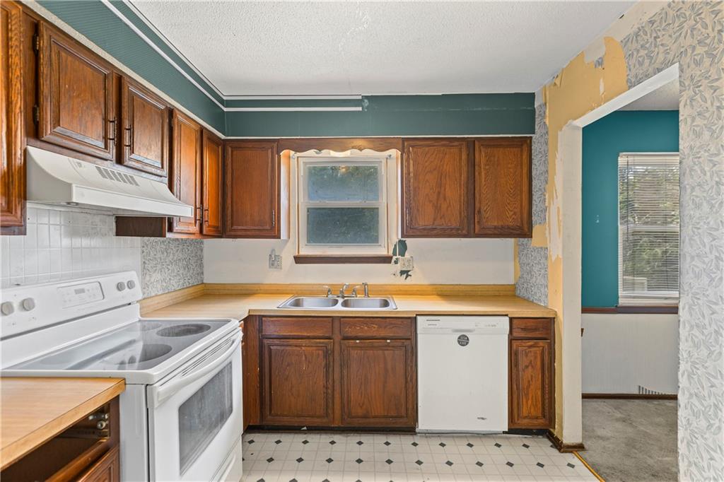 1425 W Poplar Street Property Photo 2