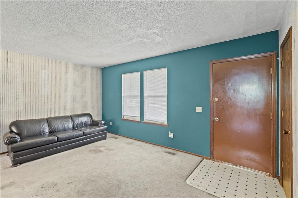 1425 W Poplar Street Property Photo 4