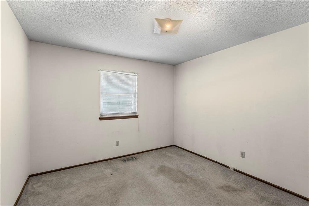 1425 W Poplar Street Property Photo 11