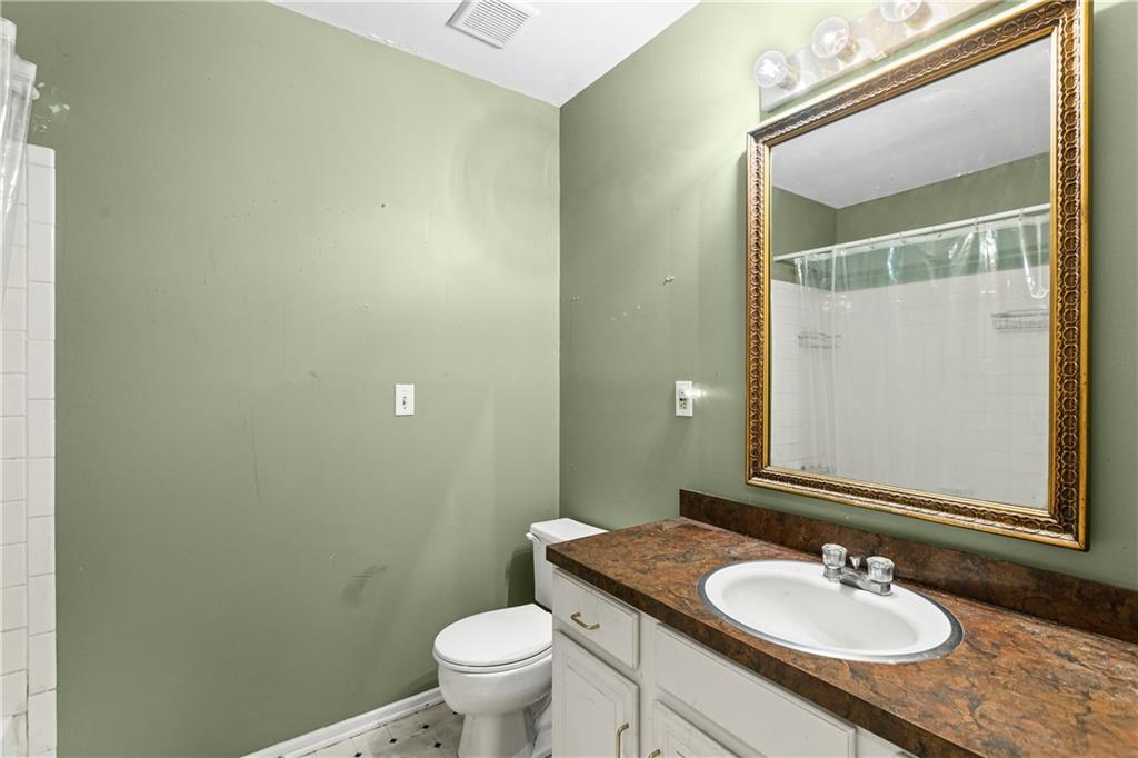1425 W Poplar Street Property Photo 12