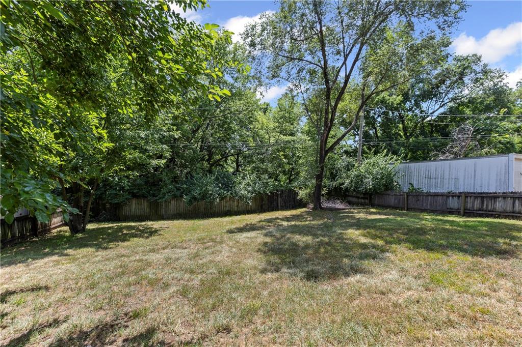 1425 W Poplar Street Property Photo 17