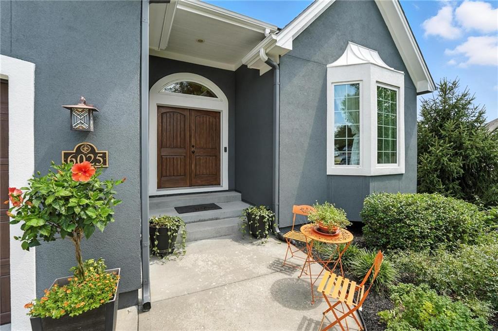 6025 Vardon Drive Property Photo 3