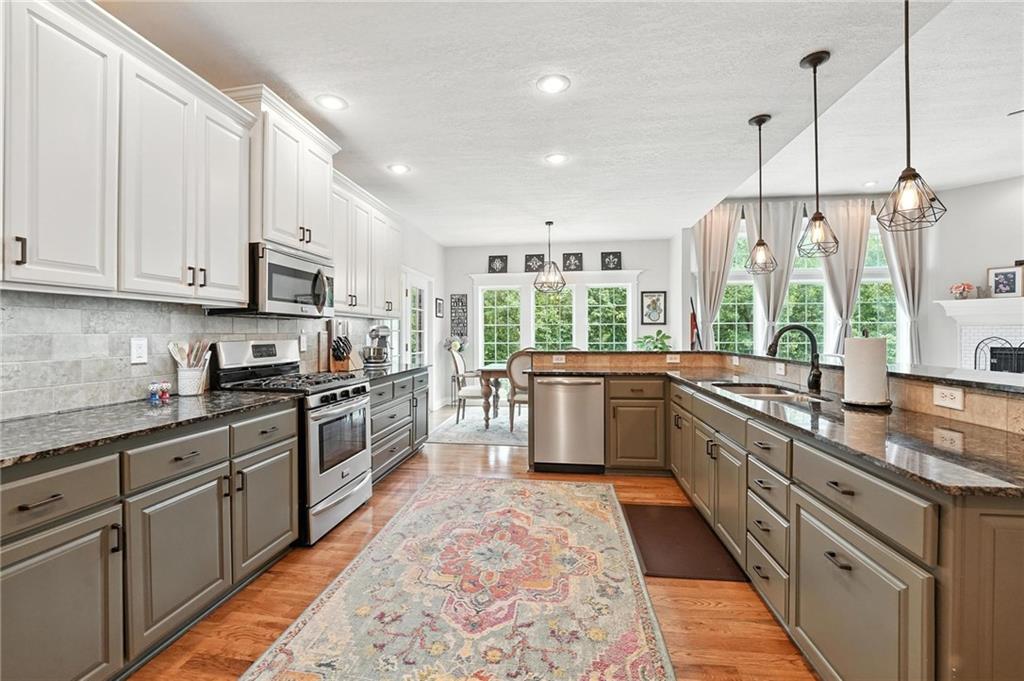 6025 Vardon Drive Property Photo 8