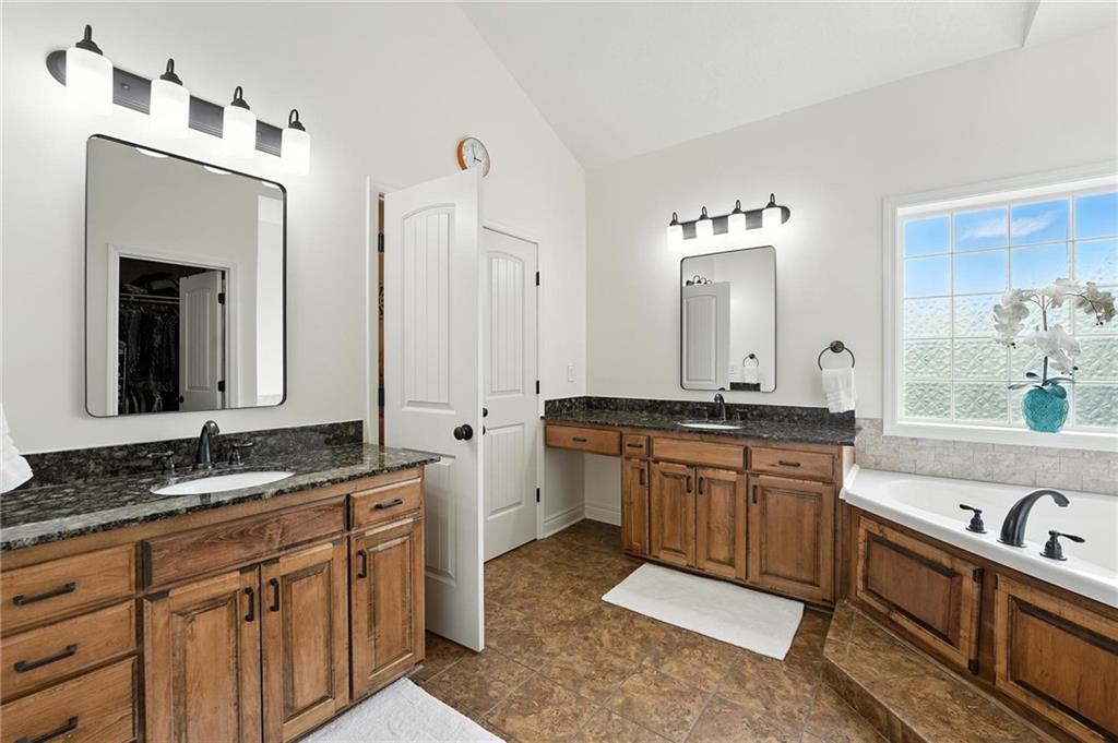 6025 Vardon Drive Property Photo 11