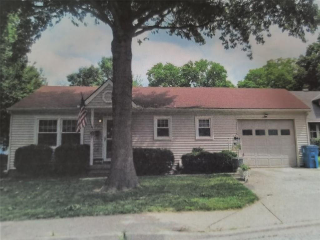 832 W Charles Street Property Photo 1