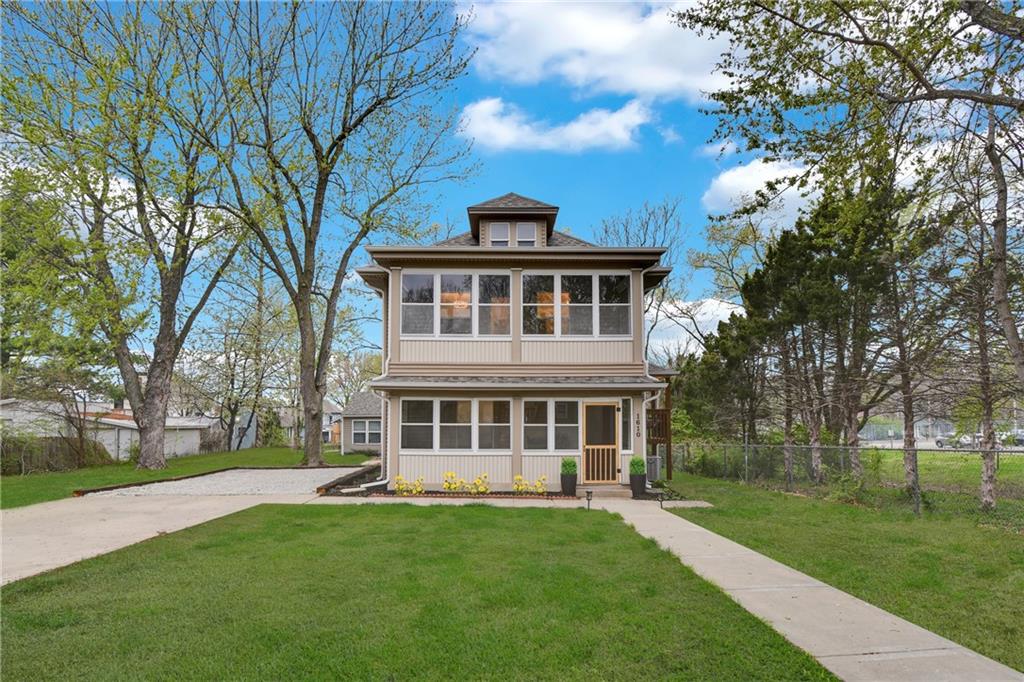 1610 S Northern Boulevard Property Photo 1