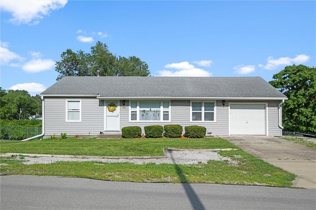 3737 N Wayne Avenue Property Photo 1