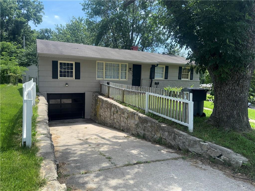 8955 E 54th Street Property Photo 2