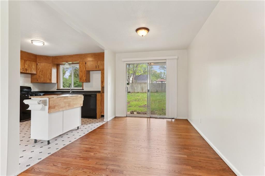9312 Fairwood Drive Property Photo 4